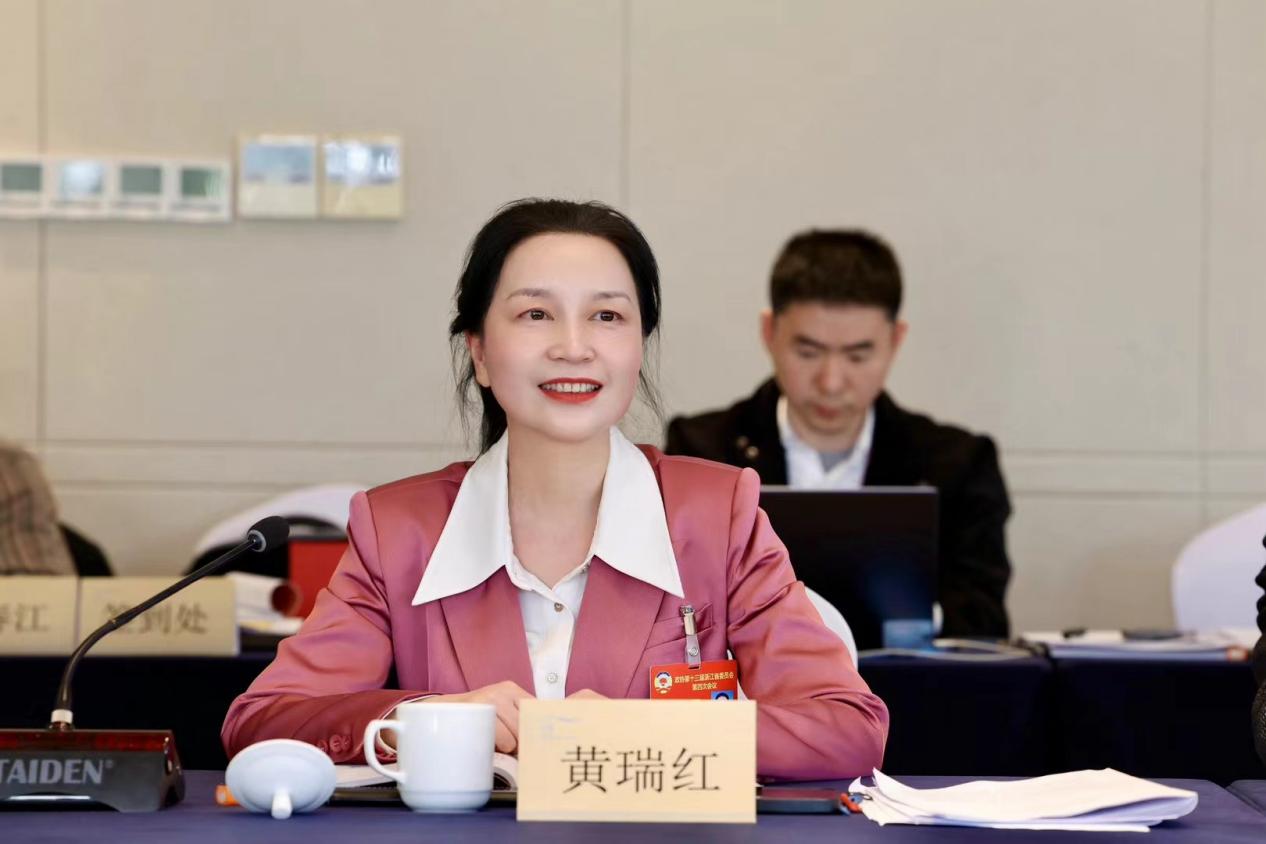 浙江省政协委员黄瑞红:以AI赋能银发经济-中国新闻网-浙江新闻